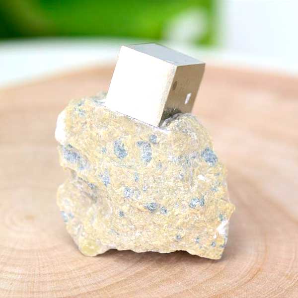 クラスター 原石 水晶 アメジスト パイライトなど｜株式会社オンビル