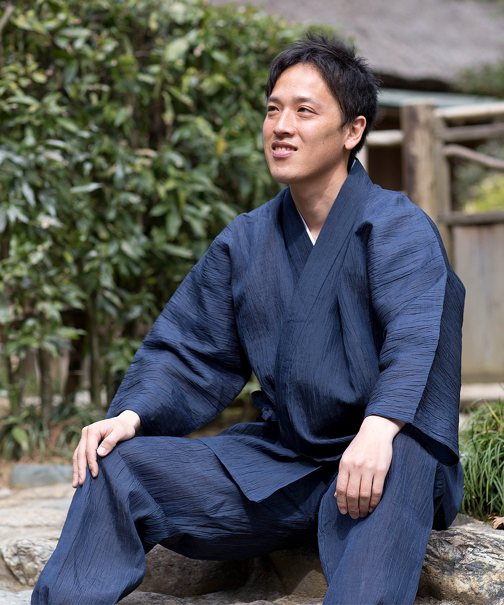 美品 小千谷ちぢみ 麻 鉄紺 身丈157身幅広め ◇小千谷ちぢみ 夏の大人