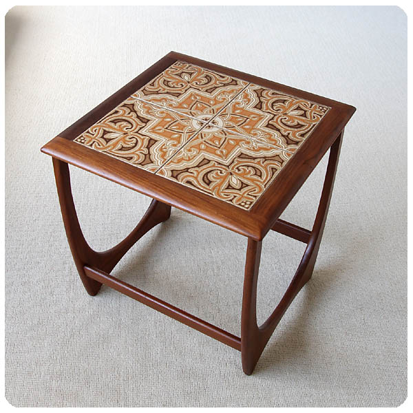 イギリス ヴィンテージ G-PLAN (ジープラン) タイルトップテーブル