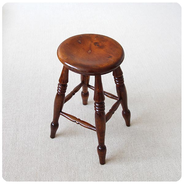 イギリス アンティーク ウッドスツール 木製椅子 一枚板座面 丸イス