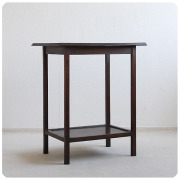 イギリスから直接買い付けてきたアンティークオケージョナルテーブル