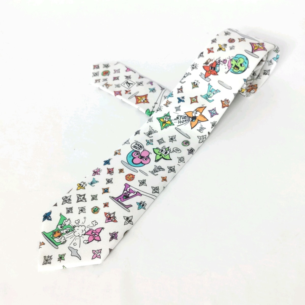 ルイヴィトン/ネクタイ/白×黒×マルチの買取実績【ブランディア】