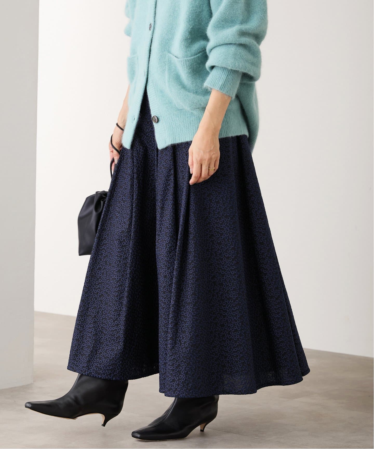 フラワー刺繍タックフレアスカート（ロング・マキシ丈スカート）｜IENA