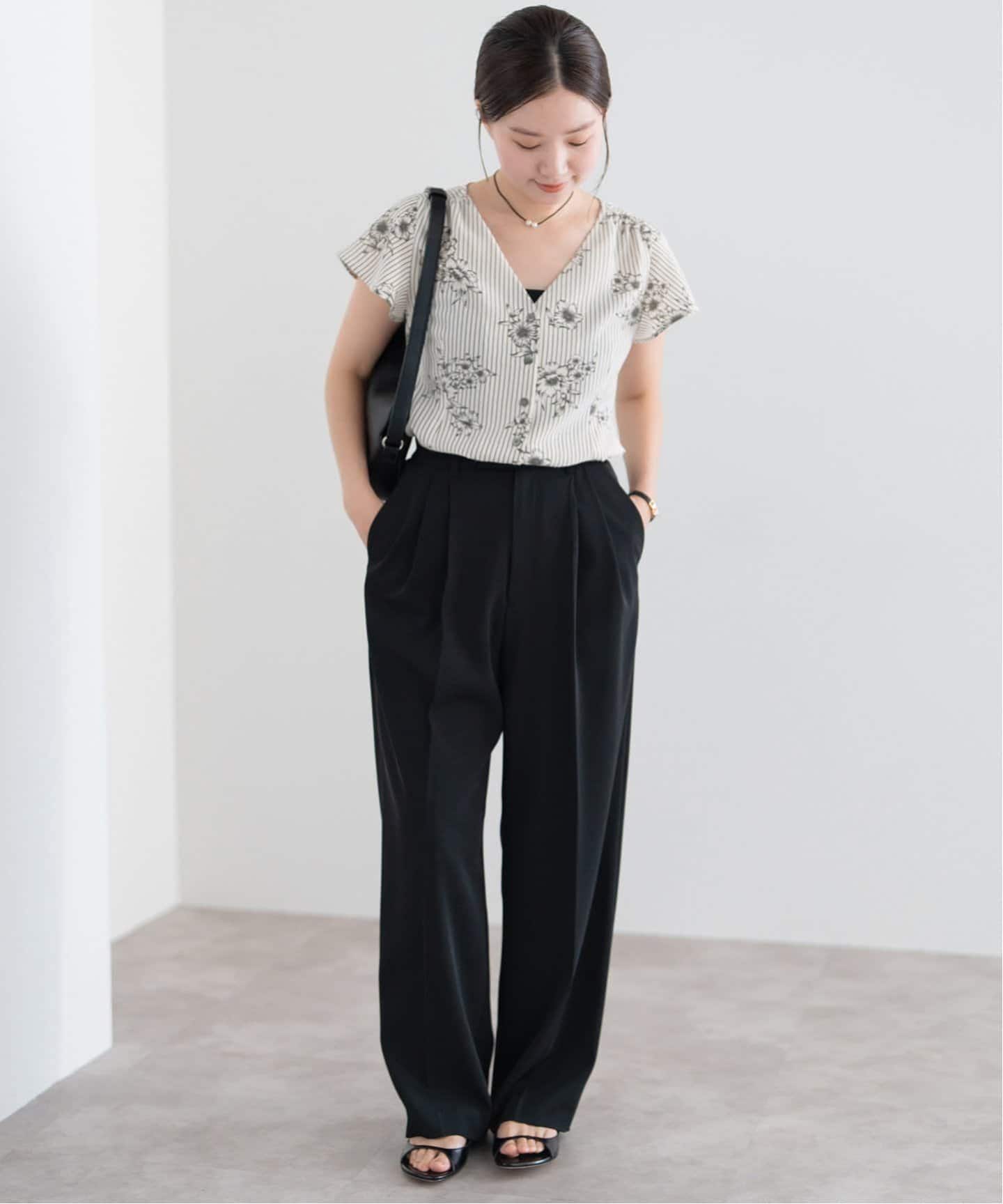 追加》ストライプフラワー 前ボタンVネックブラウス（シャツ／ブラウス