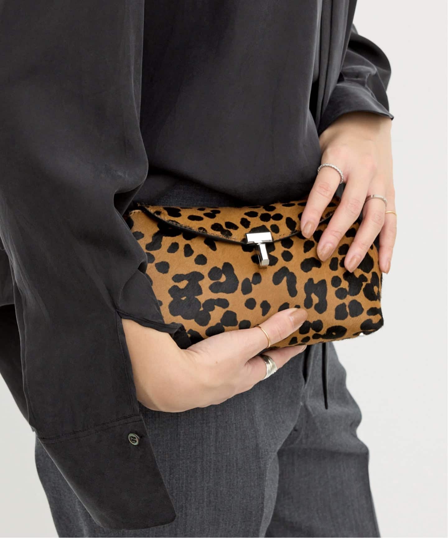 TOTEME/トーテム】 MINI T-LOCK CLUTCH BAG（クラッチバッグ）｜L