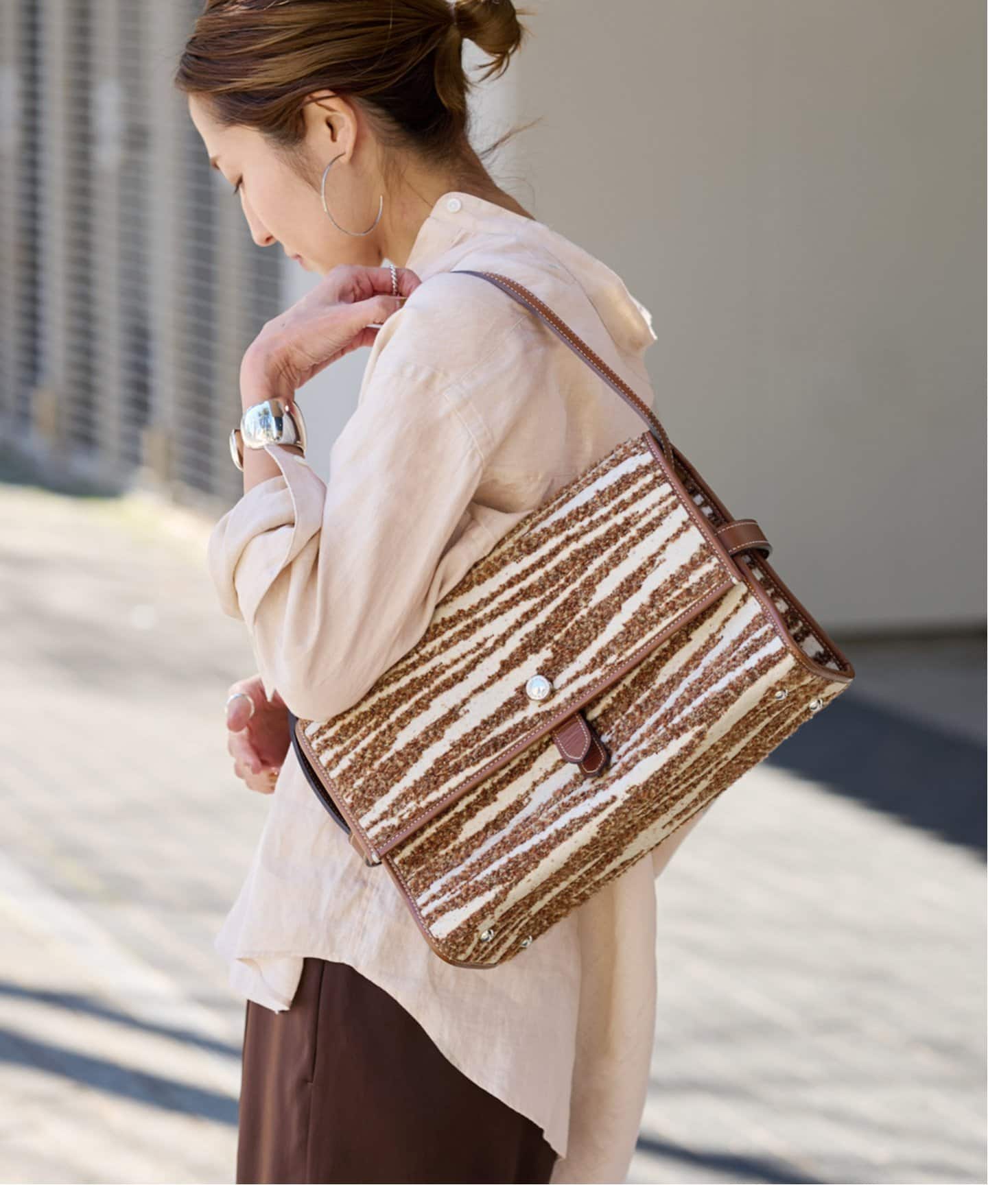 A VACATION/アヴァケーション MAN（ゼブラ）（ショルダーバッグ