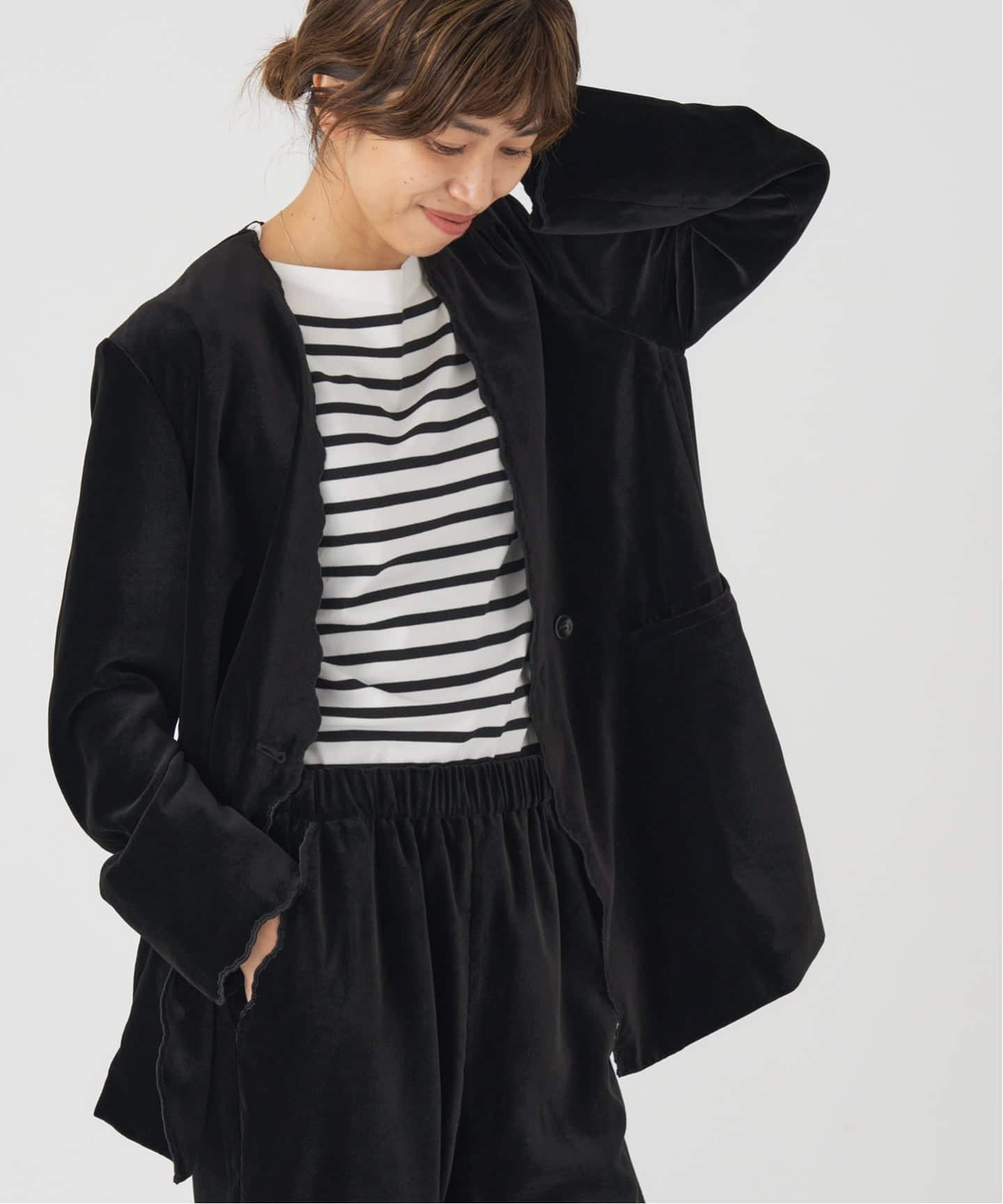 スカラップドベルベットジャケット（ノーカラージャケット）｜IENA