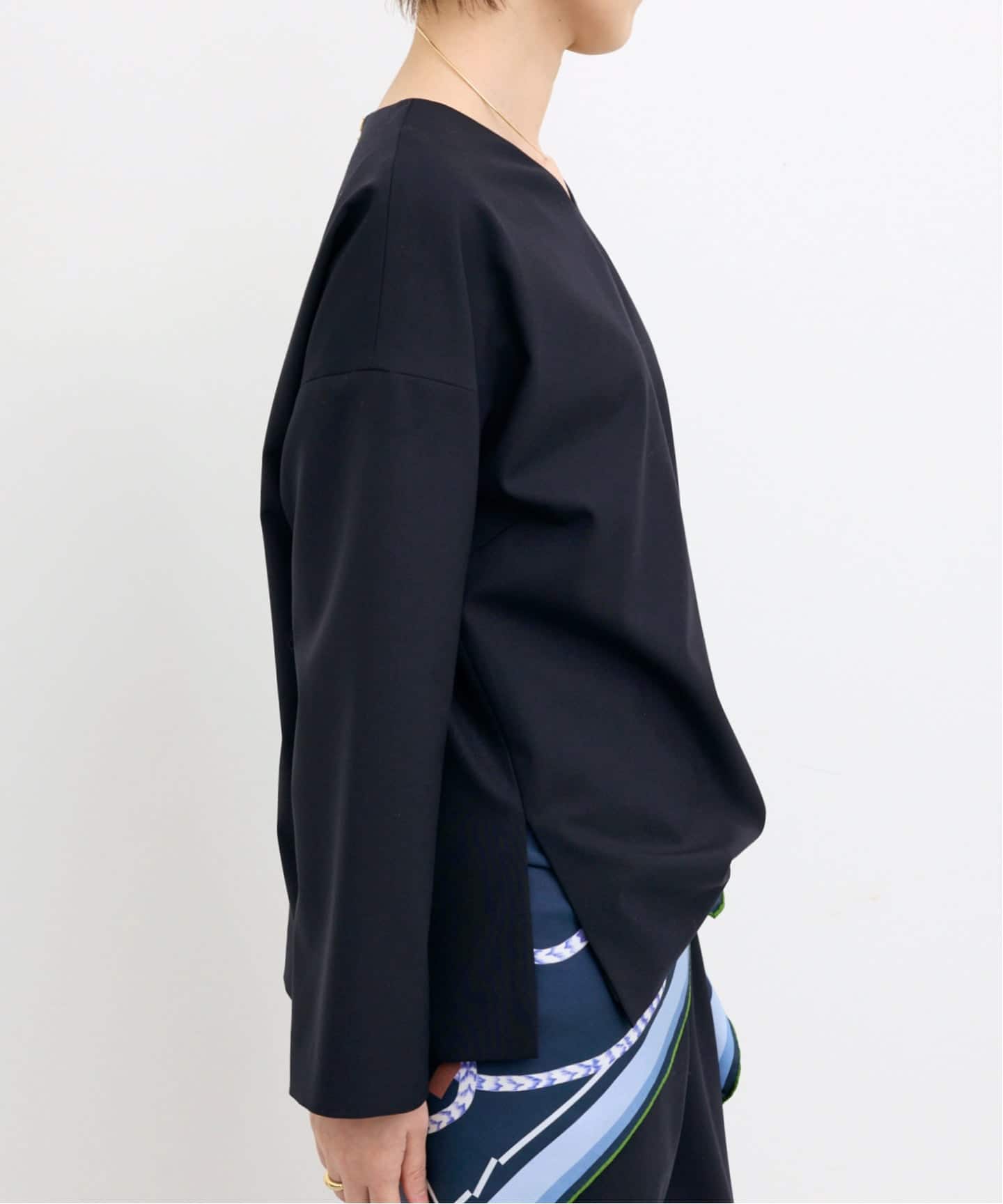 COL PIERROT/コル ピエロ】 Back Zip V-neck Blouse（シャツ／ブラウス