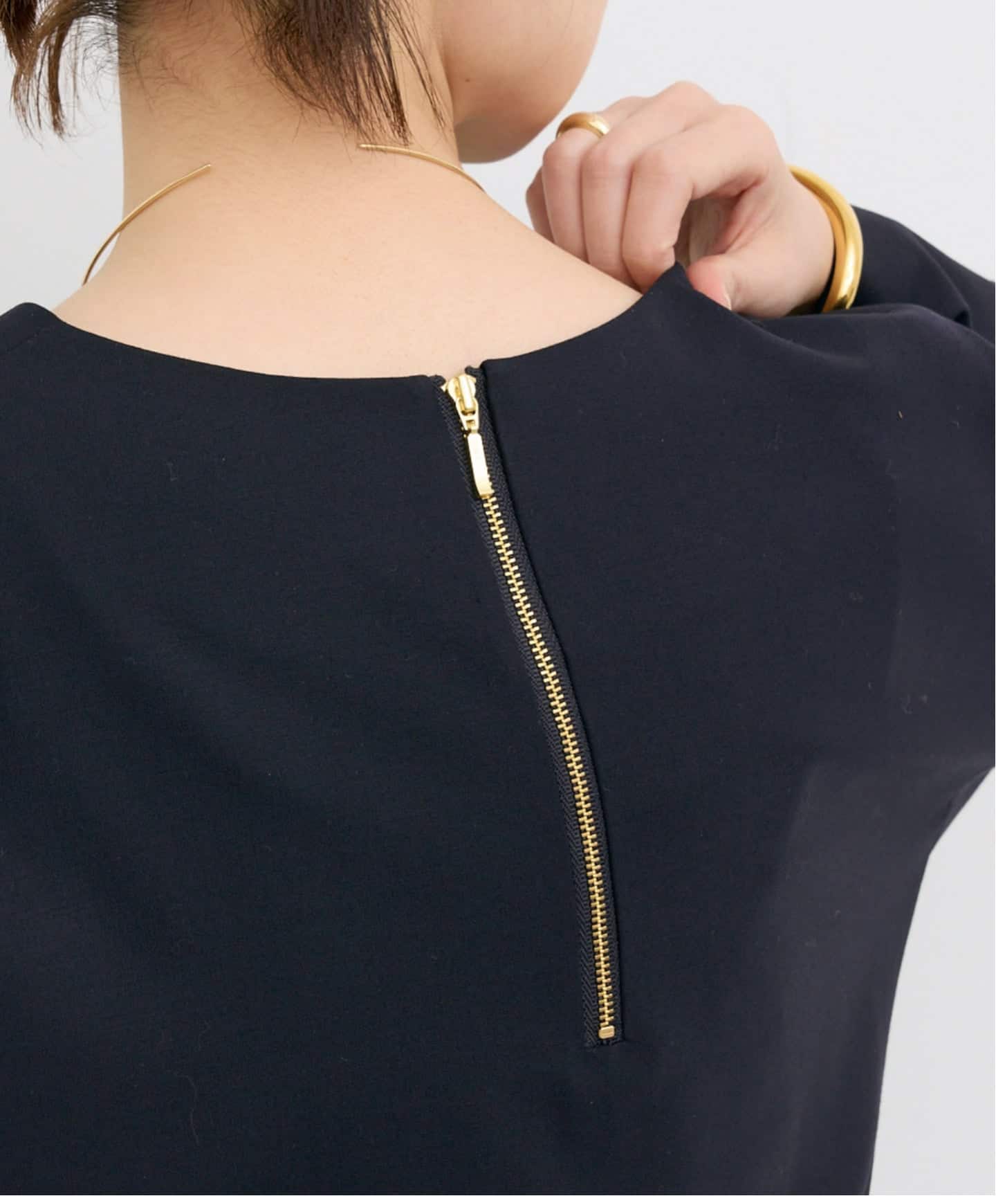 COL PIERROT/コル ピエロ】 Back Zip V-neck Blouse（シャツ／ブラウス