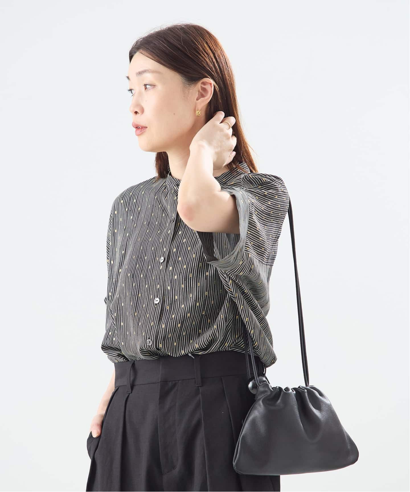 予約》【WEB限定カラーあり】DEVEAUX GOLDラメモノトーンシャツ