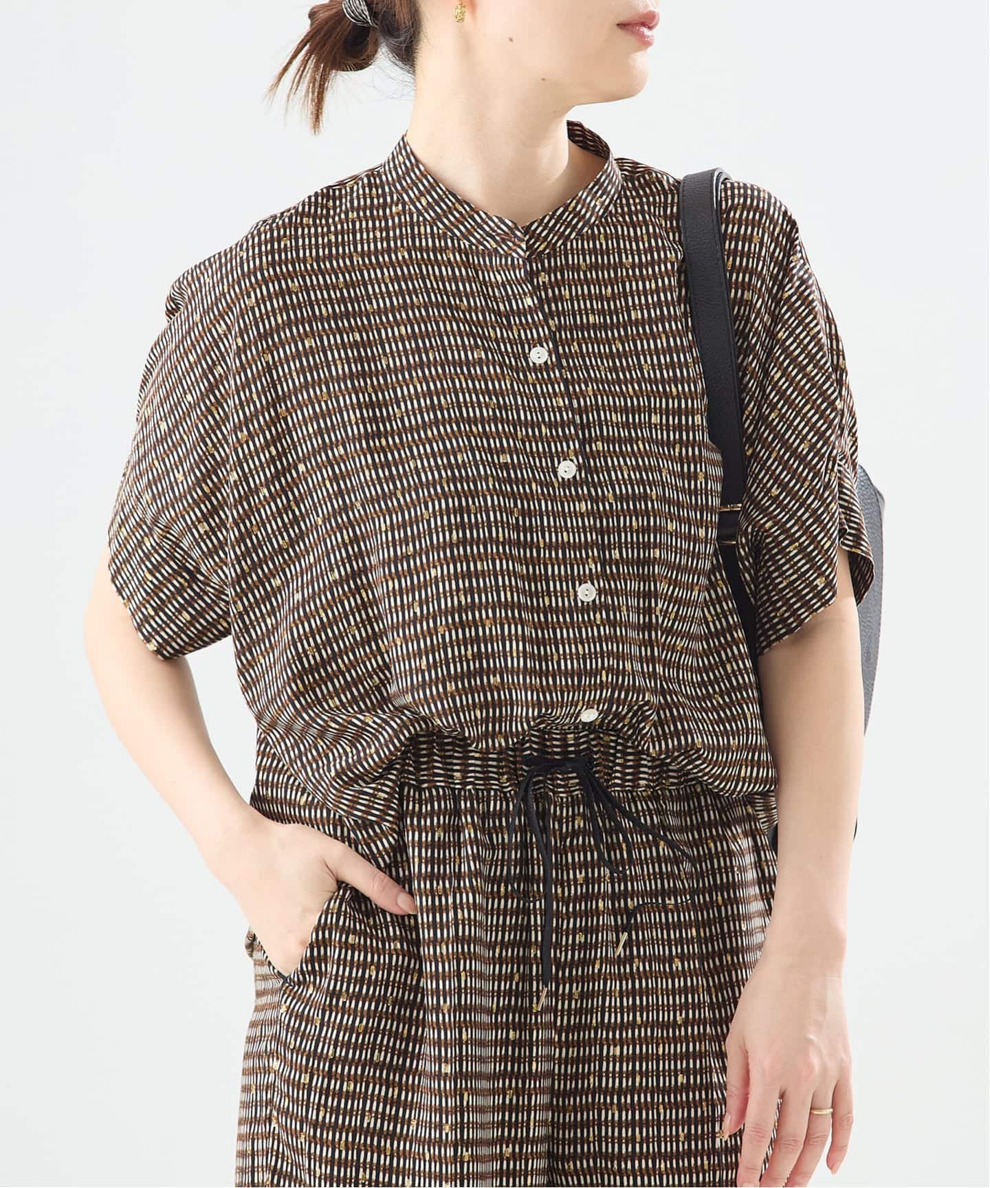 予約》【WEB限定カラーあり】DEVEAUX GOLDラメモノトーンシャツ