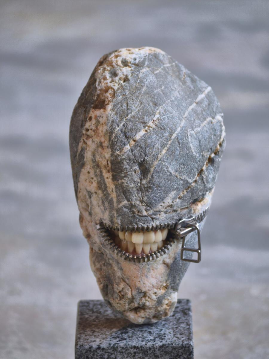 中野ブロードウェイでストーンアーティスト伊藤博敏さん個展「堅物の