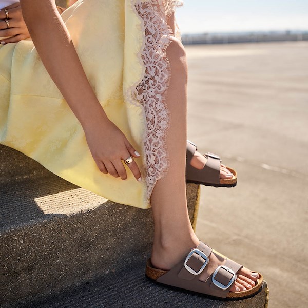 Womens Birkenstock Arizona Big Buckle Slide Sandal - Mocha | Journeys