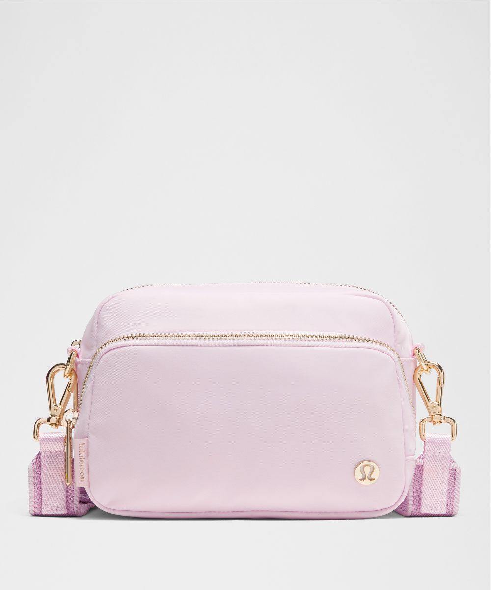 Everywhere クロスボディバッグ 2L *メタリックワードマーク | バッグ