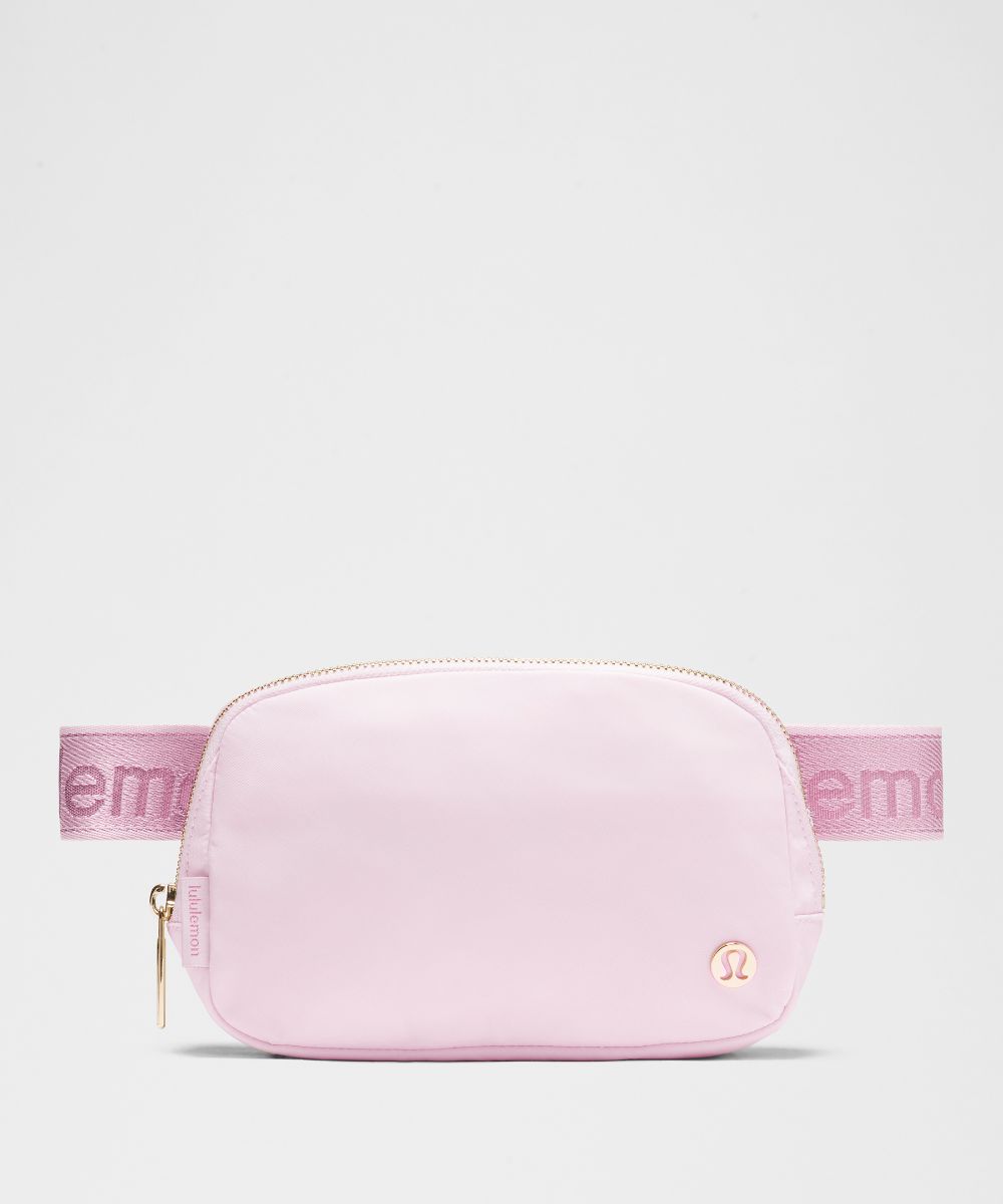 Everywhere ベルトバッグ 1L *メタリックワードマーク | バッグ