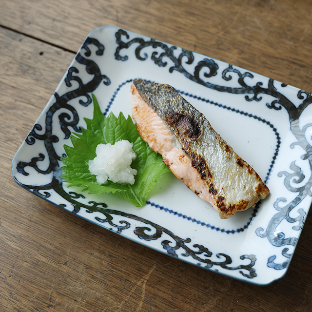 瀬戸焼の印判角皿｜食卓の道具｜中川政七商店 公式サイト