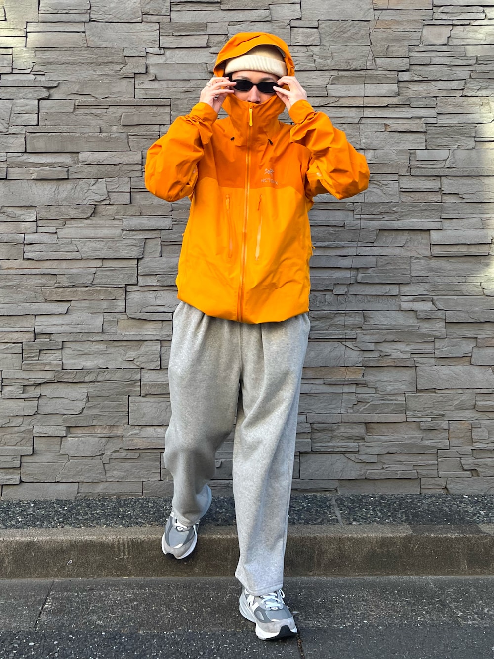 ARC'TERYXのナイロンジャケット（オレンジ系）を使った人気