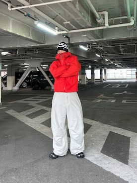 ARC'TERYXのマウンテンパーカー（レッド系）を使った人気ファッション
