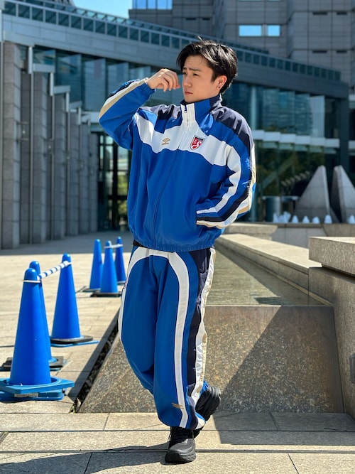 Supreme のジャージを使った「セットアップ」の人気ファッション