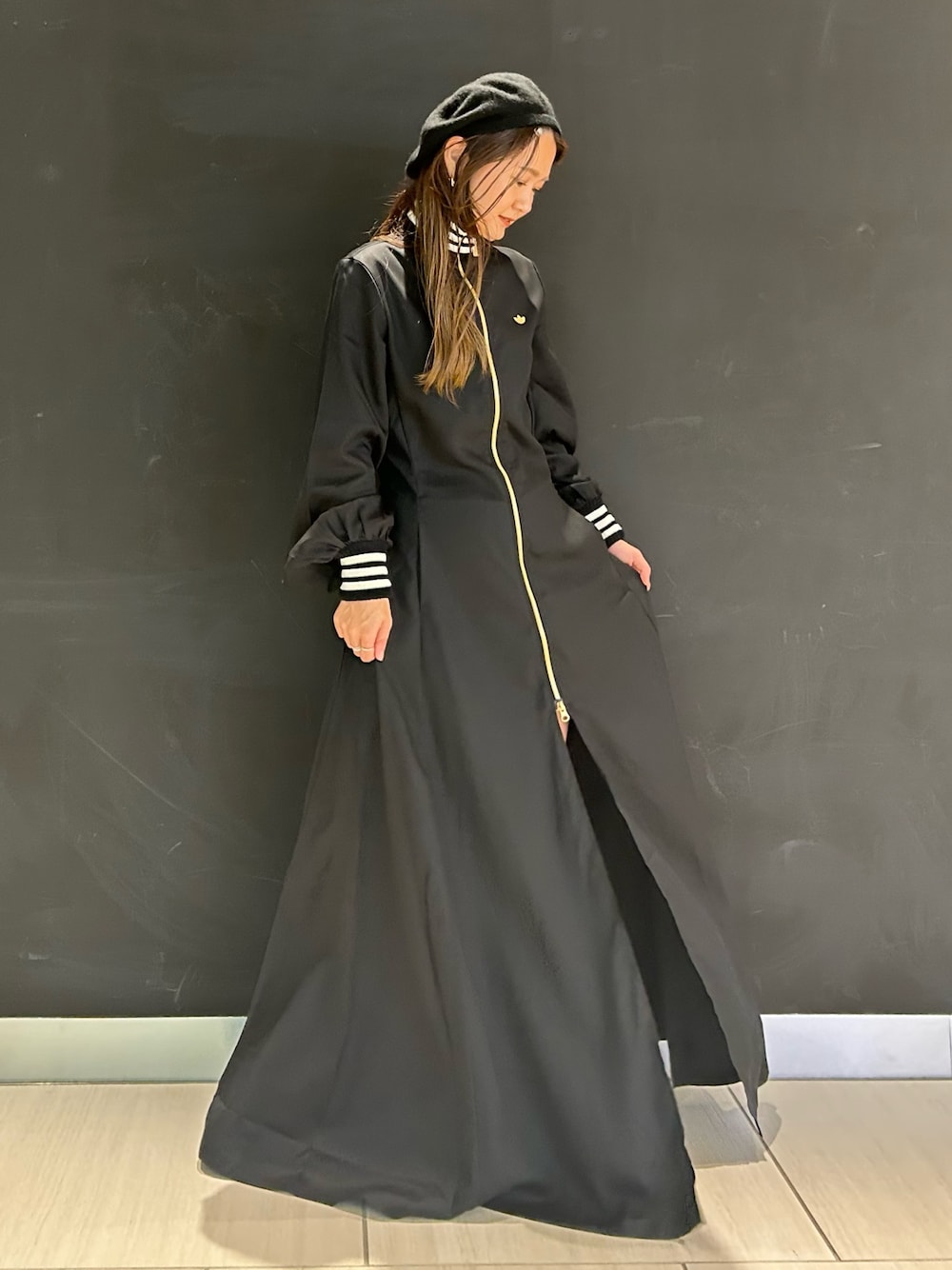 プレミアム サテンワンピースのアディダスコーデ【アディダス公式】