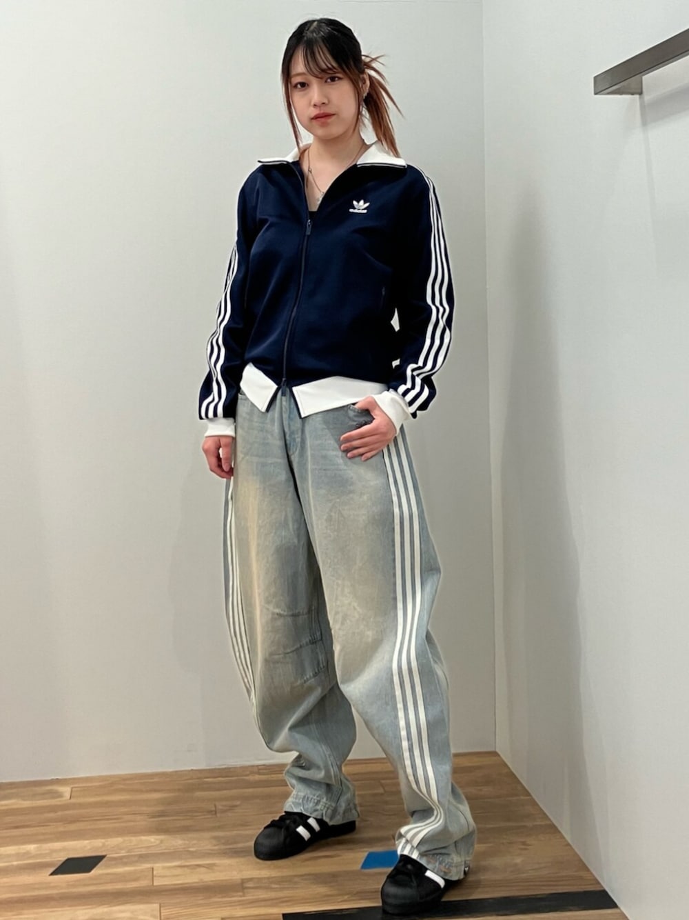 Adilenium シーズン 3 バナナフィット ウォッシュドデニムパンツ