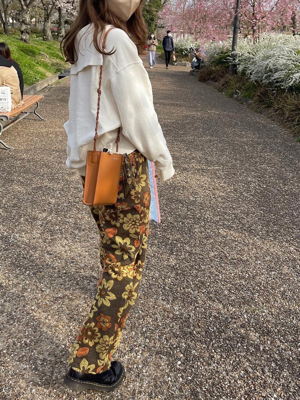 INSCRIRE（アンスクリア）の「＜INSCRIRE＞フラワーパイル パンツ Ψ