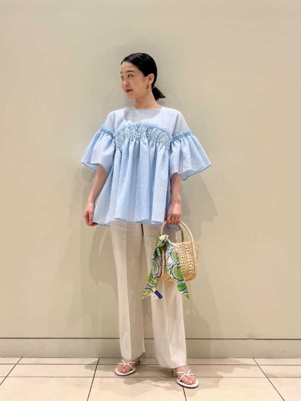 エアリージャカード シャーリング フレアスリーブ ブラウスを使った