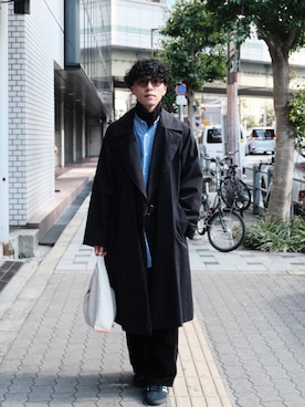 COMOLIのステンカラーコートを使った人気ファッションコーディネート