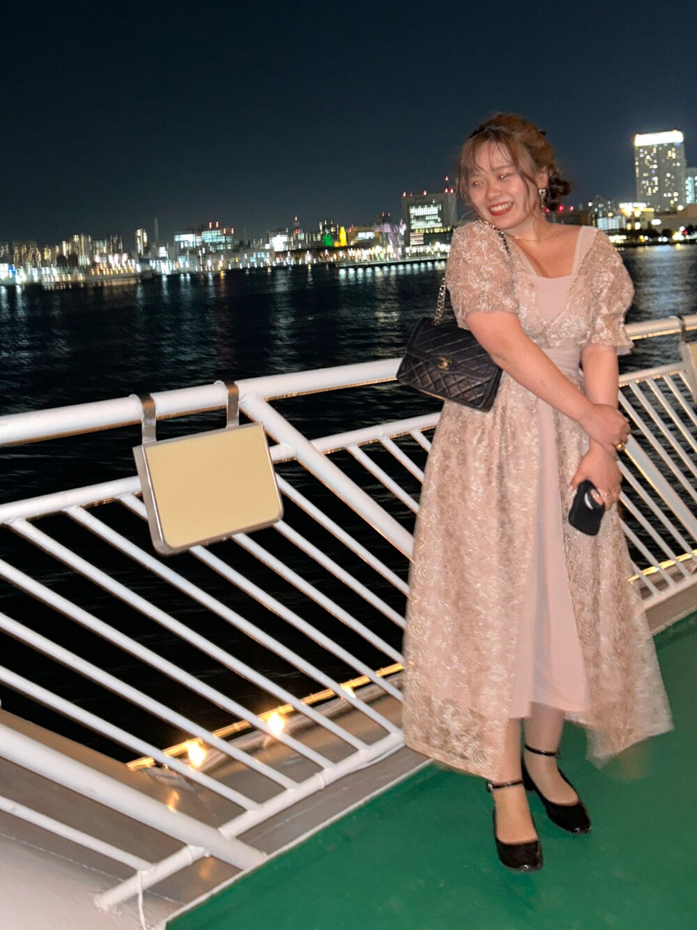 LILY BROWN（リリーブラウン）の「ウエストクロスラメレースドレス