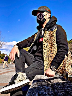 ダウンベストを使った「レオパード柄」のメンズ人気ファッション
