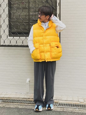 DAIWA PIER39のダウンベスト（イエロー系）を使った人気ファッション