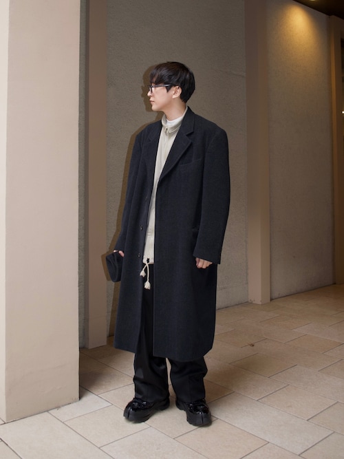 HELMUT LANGのチェスターコートを使ったメンズ人気ファッション