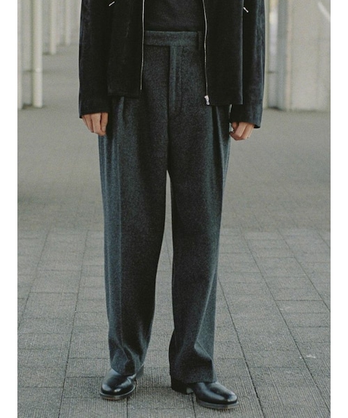 LIDNM（リドム）の「WOOL FLEECE TUCK PANTS（スラックス）」 - WEAR