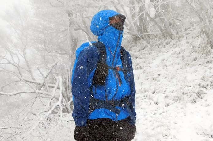 アルパインジャケットの中で最小サイズ！無雪期から雪山まで使える