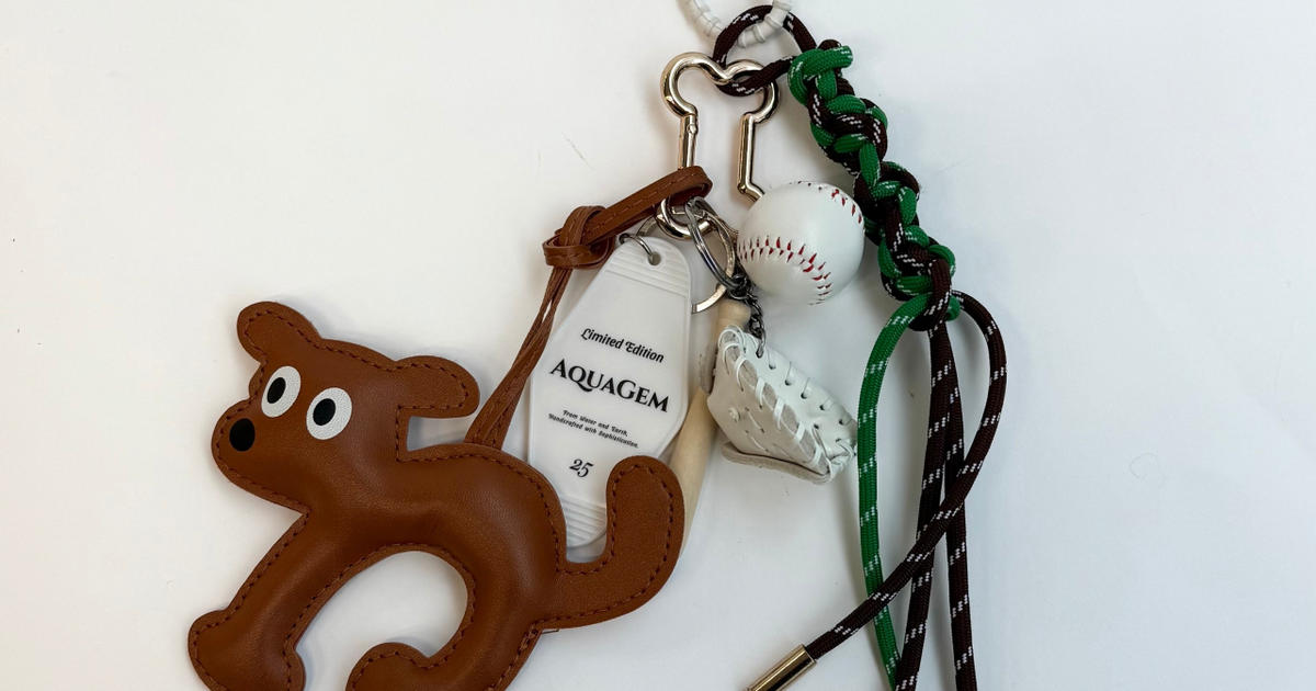 sticky zoo（スティッキーズー）」のバッグチャームは、大人の遊び心を