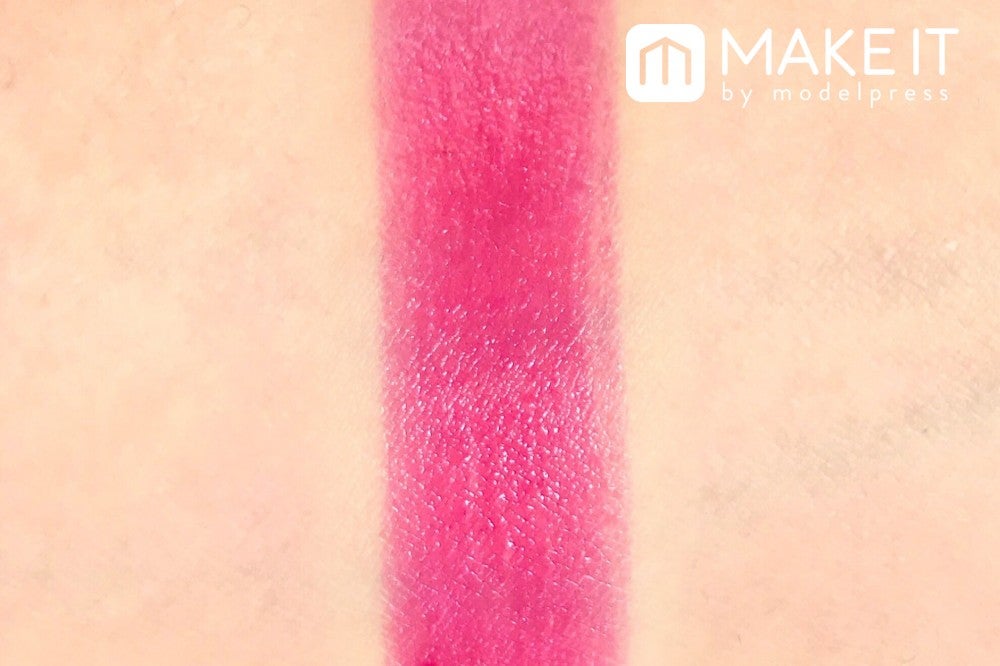 ラデュレ・クリスマスコフレ2019】白鳥モチーフのコスメ＆ポーチが