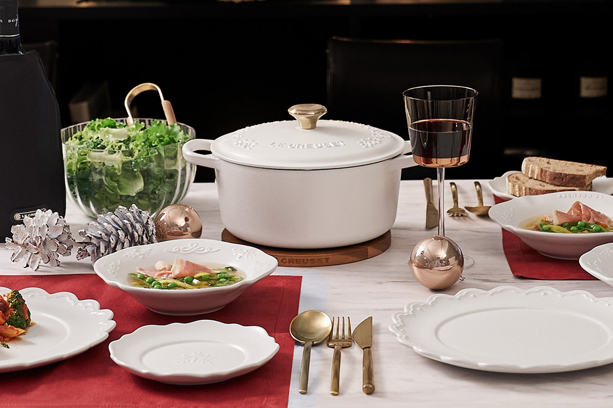 ル・クルーゼ】の定番鍋やストーンウェアがホリデーシーズン仕様に