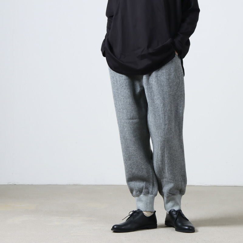 UNIVERSAL TISSU (ユニバーサルティシュ) ウールヘリンボン ジョガーPT