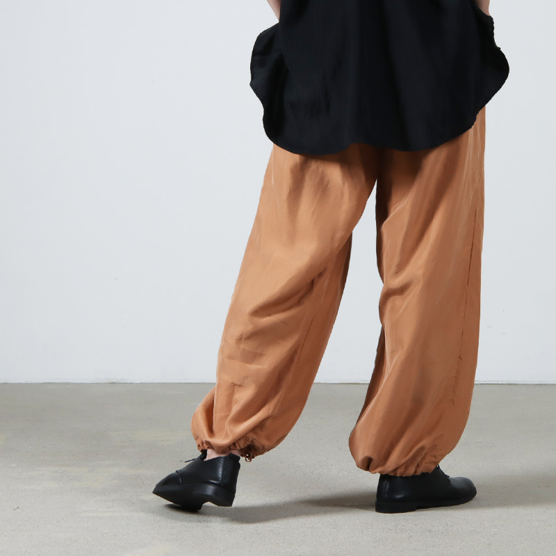 Veritecoeur (ヴェリテクール) シルクタックパンツ