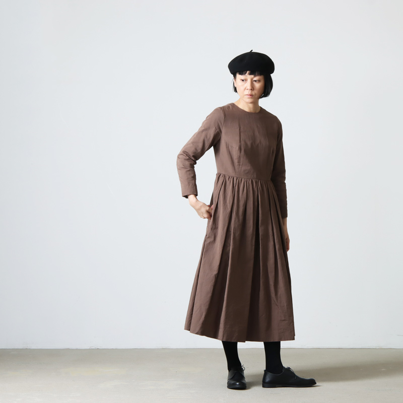 YAECA (ヤエカ) WRITE LONG SLEEVE TUCK DRESS / ライトロングスリーブ