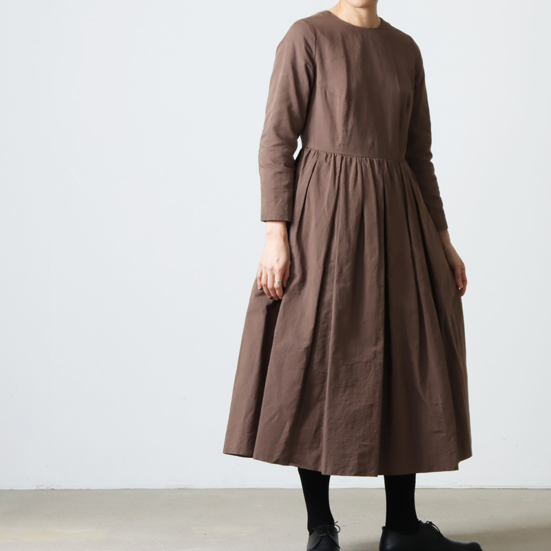 YAECA (ヤエカ) WRITE LONG SLEEVE TUCK DRESS / ライトロングスリーブ