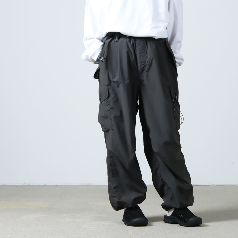 and wander (アンドワンダー) oversized cargo pants / オ－バーサイズ
