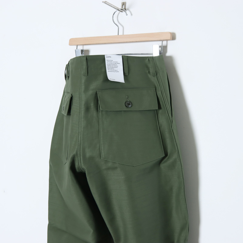 CIOTA (シオタ) スビンコットン ムラ糸バックサテン ベイカーパンツ
