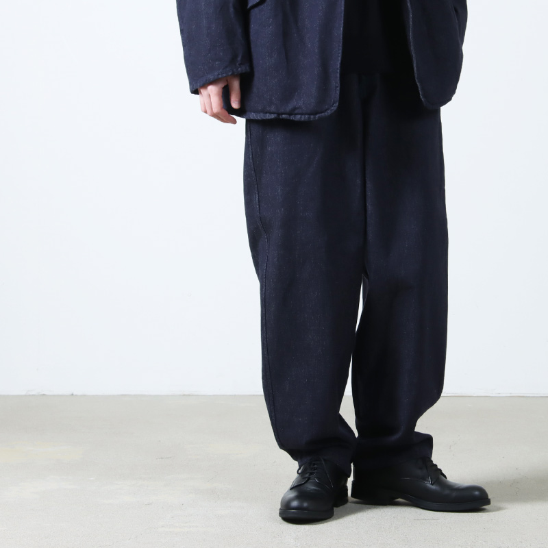 COMOLI (コモリ) ネイビーデニム テーパードパンツ