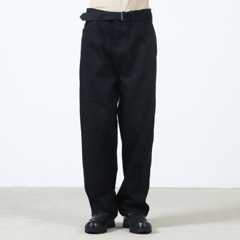 COMOLI (コモリ) ブラックデニム ベルテッドパンツ