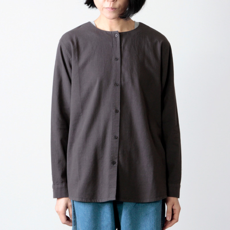 evameva (エヴァムエヴァ) cotton wool nocollar shirt / コットン