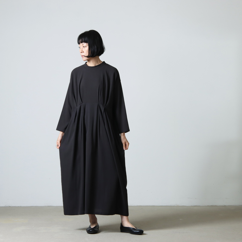 evameva (エヴァムエヴァ) stand collar tuck one piece / スタンド