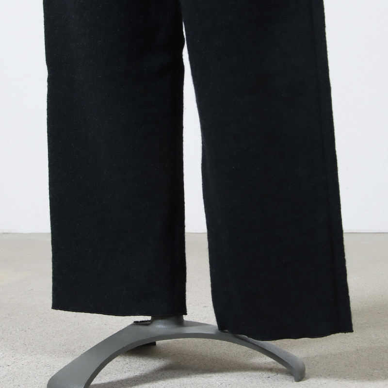 evameva (エヴァムエヴァ) press wool pants / プレスウールパンツ