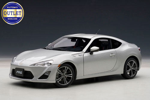 1/18 サイオン FR-S スターリングシルバーメタリック(北米仕様/左