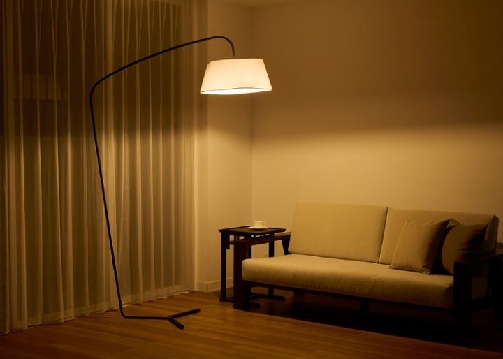 Espresso 3-living floor lamp～見る角度によってデザインが変わる照明